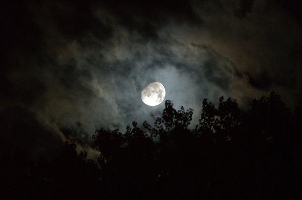 Луна на зеркалку