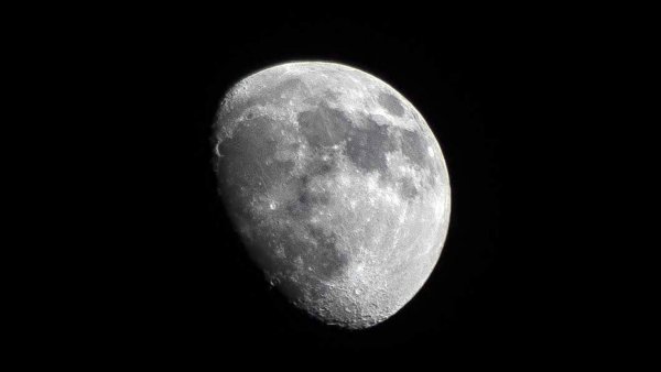 Полная Луна фото без эффектов