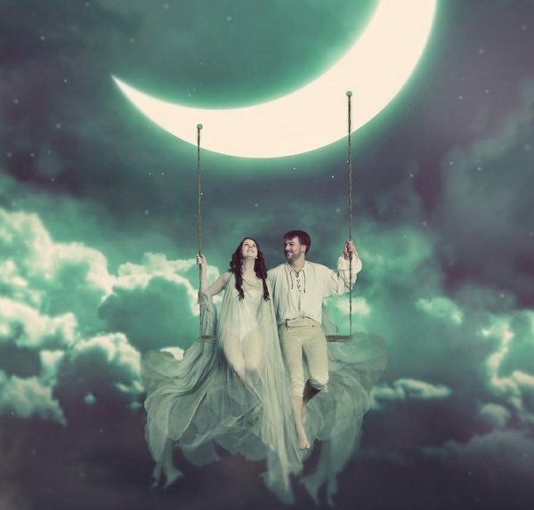 Влюбленные на качелях