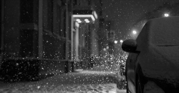 Снегопад черно белый