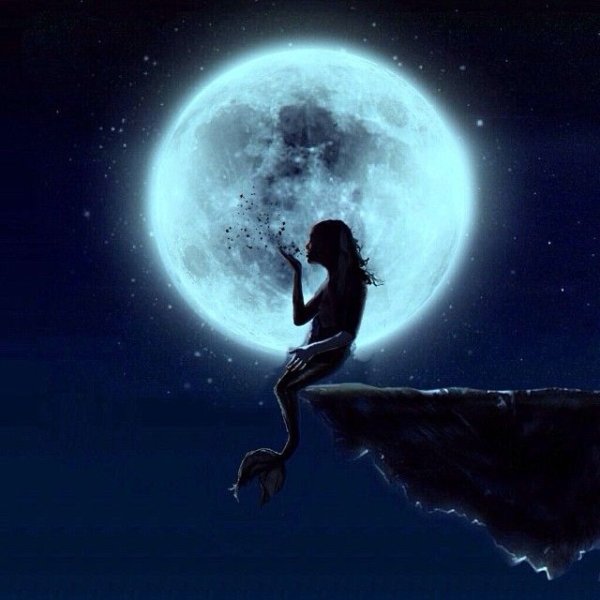 Лунная дорожка и девушка