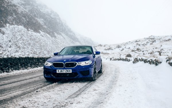 BMW m5 f10 снег