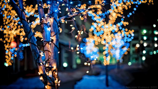 Новогодние огоньки на улице