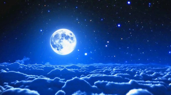 Луна на синем небе
