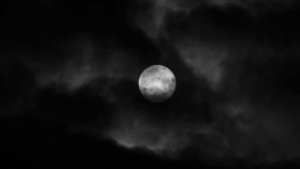 Полная Луна ночью Зловещая Луна