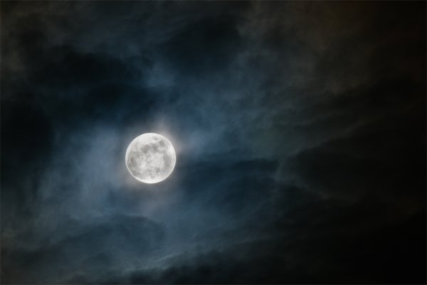 Картинка название Зловещая Луна