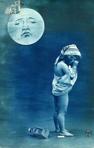 Луна плачет картинки