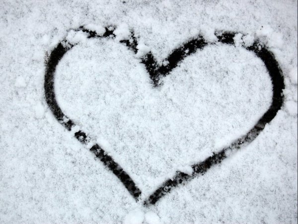 Сердце из снега