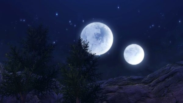 Несколько лун на небе