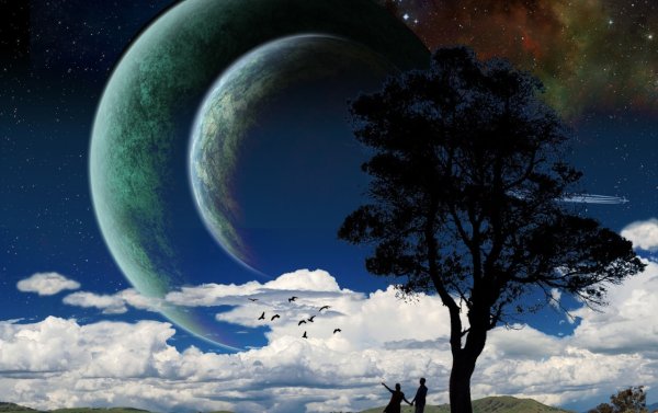 Несколько лун на небе