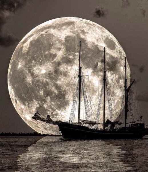 Корабль на Луне