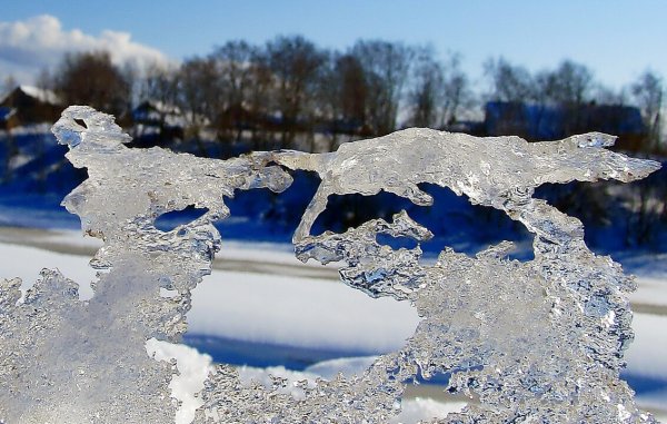 Весенние льдинки