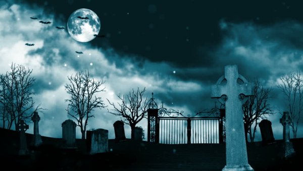 Красивое кладбище ночью