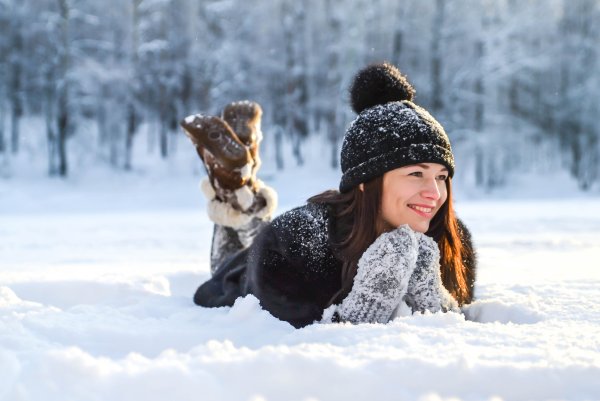 Девушка в сугробе