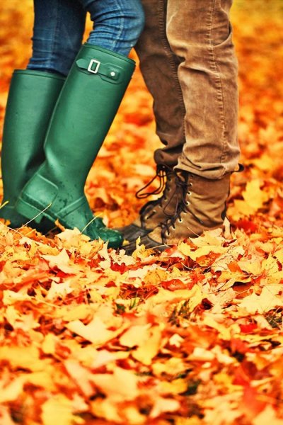 Ботинки в листве