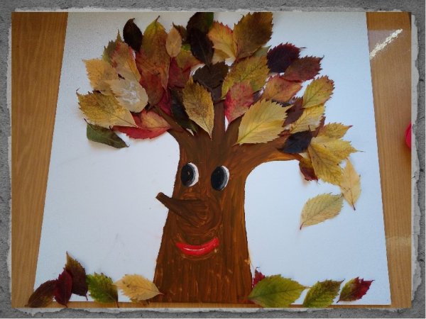 Осенняя поделка дерево из листьев