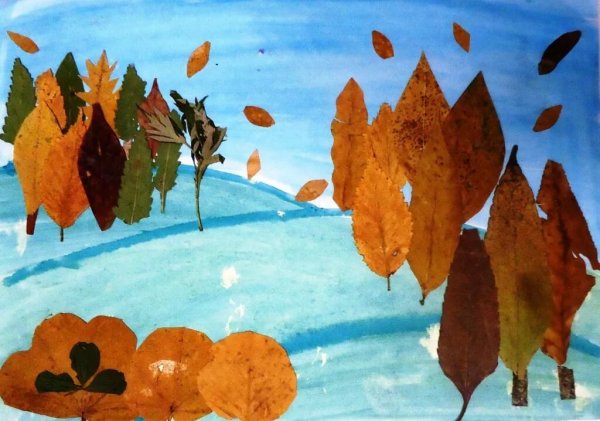 Композиция из засушенных листьев