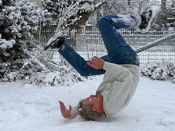Поскользнулся на льду