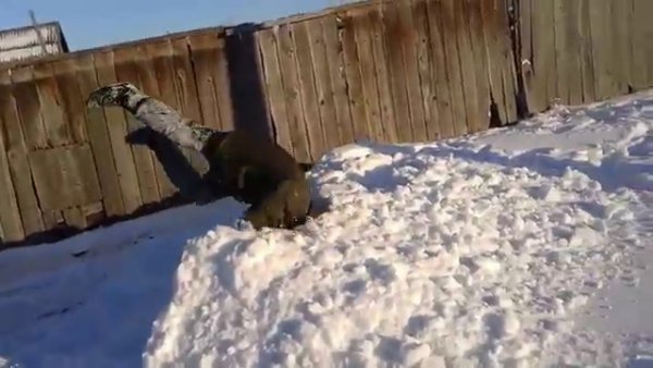 Головой в сугроб