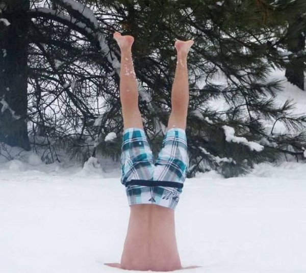 Ноги в сугробе