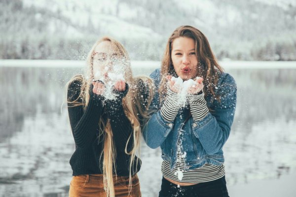 Фотосессия с подругой зимой