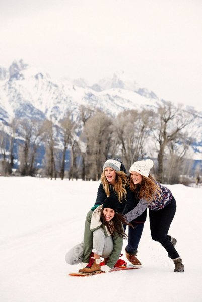 Фотосессия с подругой зимой
