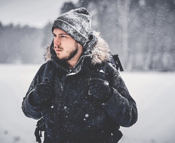 Парень зимой