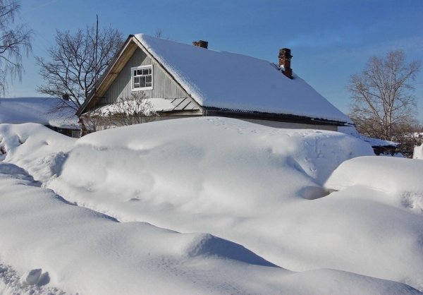Сугробы в деревне