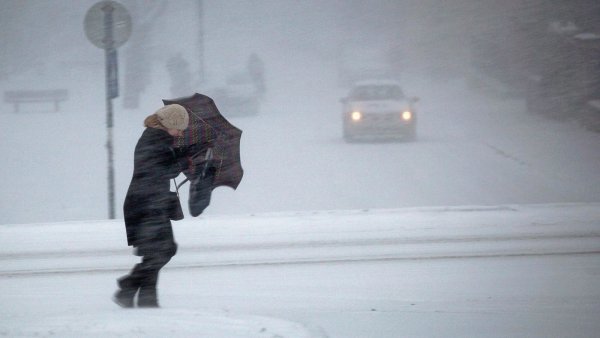 Сильный ветер и гололед