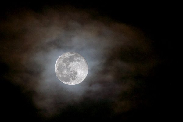 Луна крупным планом