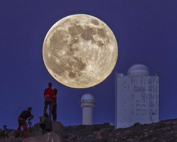 Странная Луна