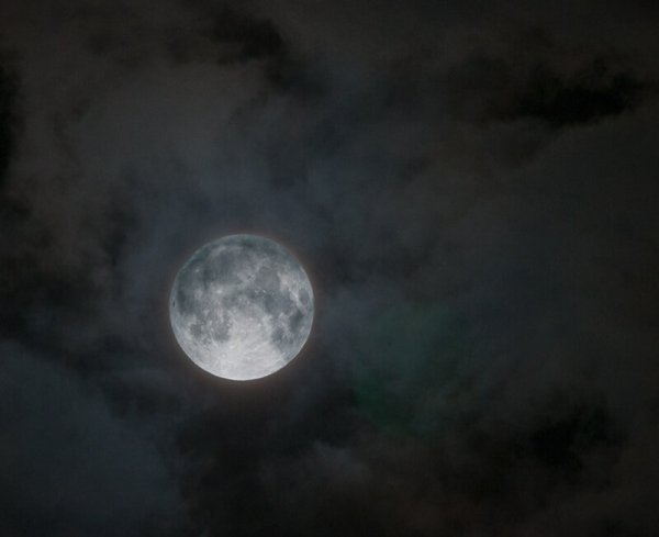 Тусклая Луна