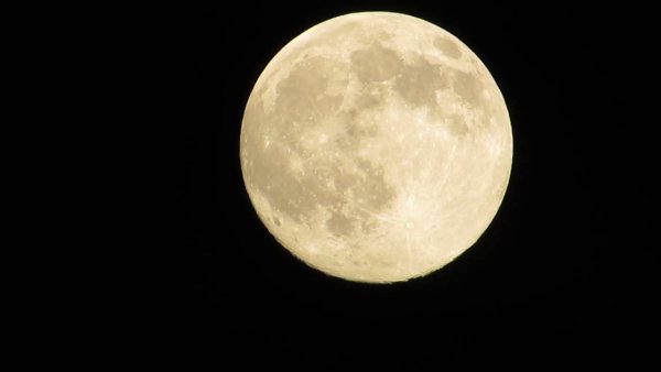 Удивительная Луна