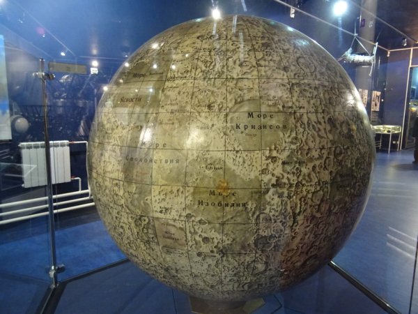 Глобус Луны на ВДНХ