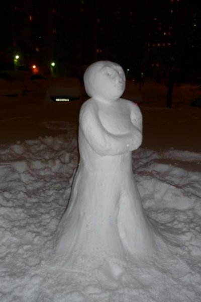 Слепить снежную бабу