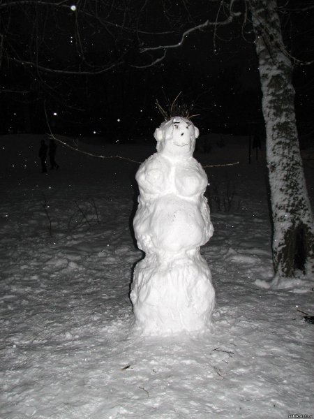 Снежная баба красивая