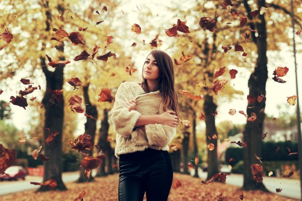 Девушка осенью