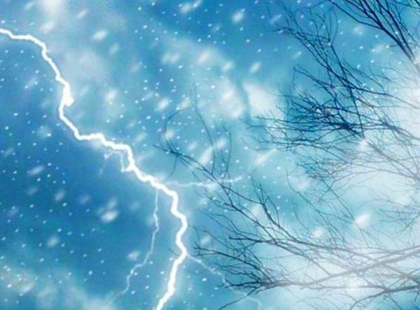 Молния зимой