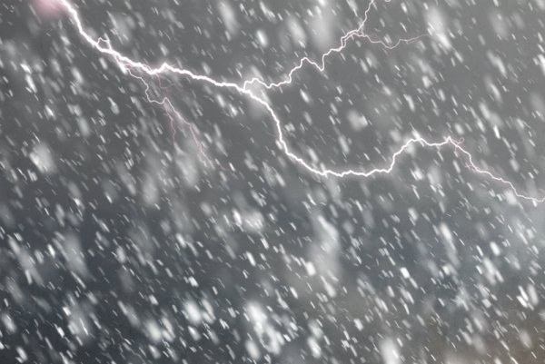 Снег с грозой