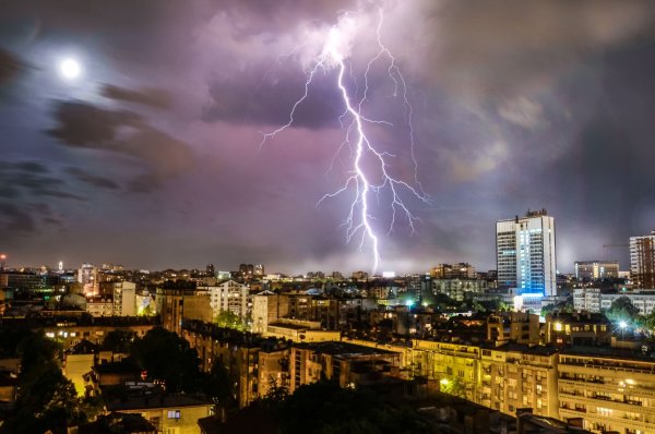 Гроза в Париже