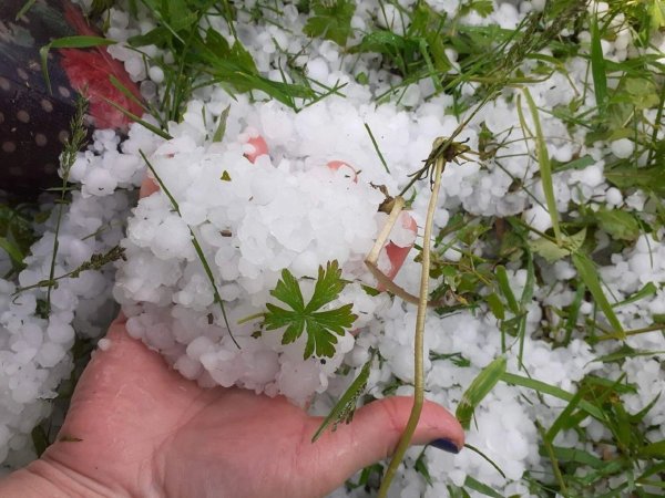 Сильный град