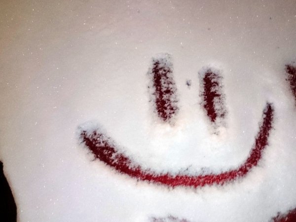 Рожицы на снегу