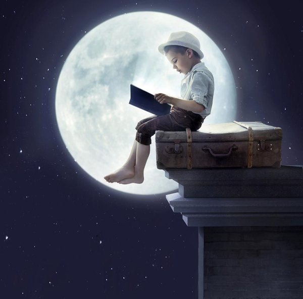 Мальчик на Луне