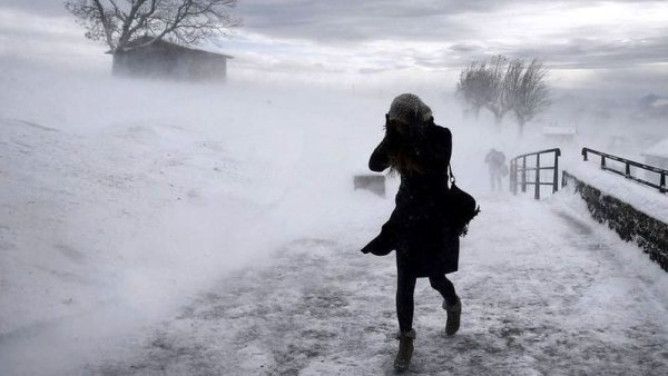 Сильный ветер зима