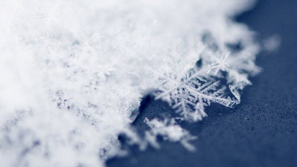 Заставка на рабочий стол снежинки