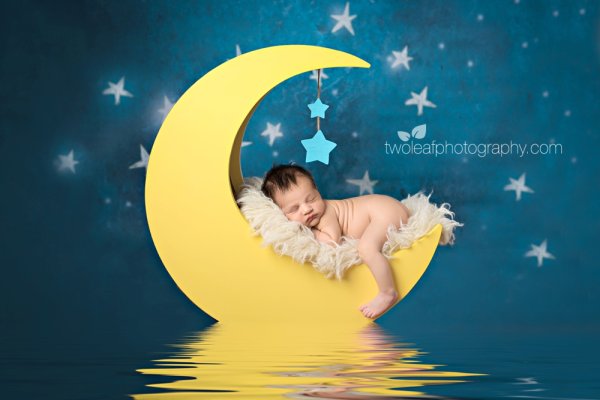 Малыш на Луне