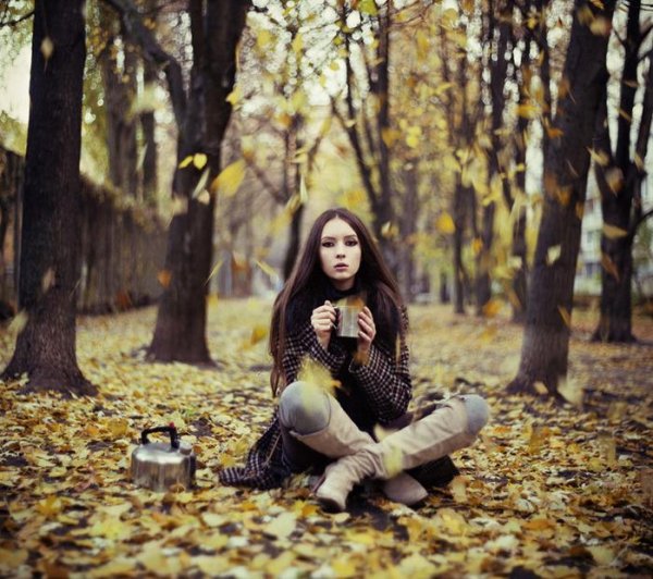 Фотосессия в лесу поздней осенью