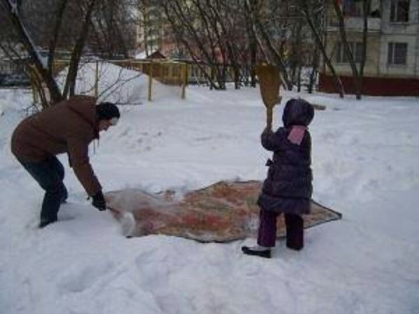 Выбивать ковер на снегу