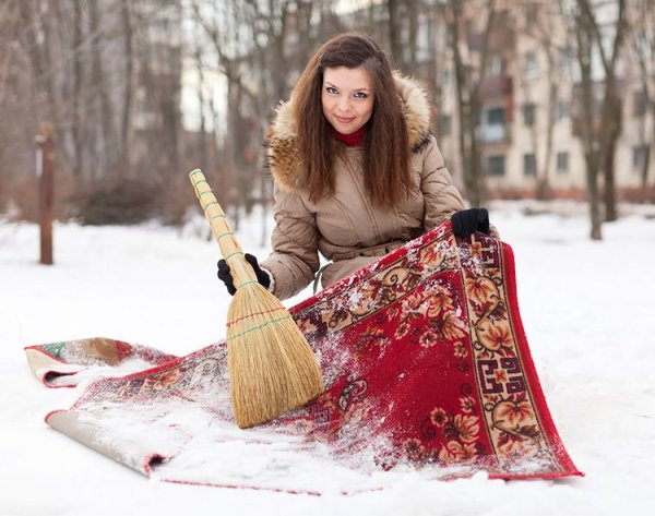 Выбивать ковер на снегу