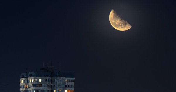Полумесяц вечером